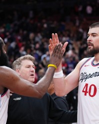 哈登：我告诉祖巴茨需要他打出20分15板的表现 篮下要强硬终结