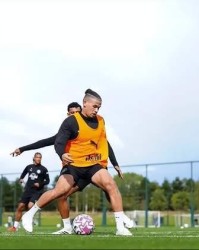 咸鱼翻身？曼城废柴突然重返25人大名单 卖不掉只能死马当活马医